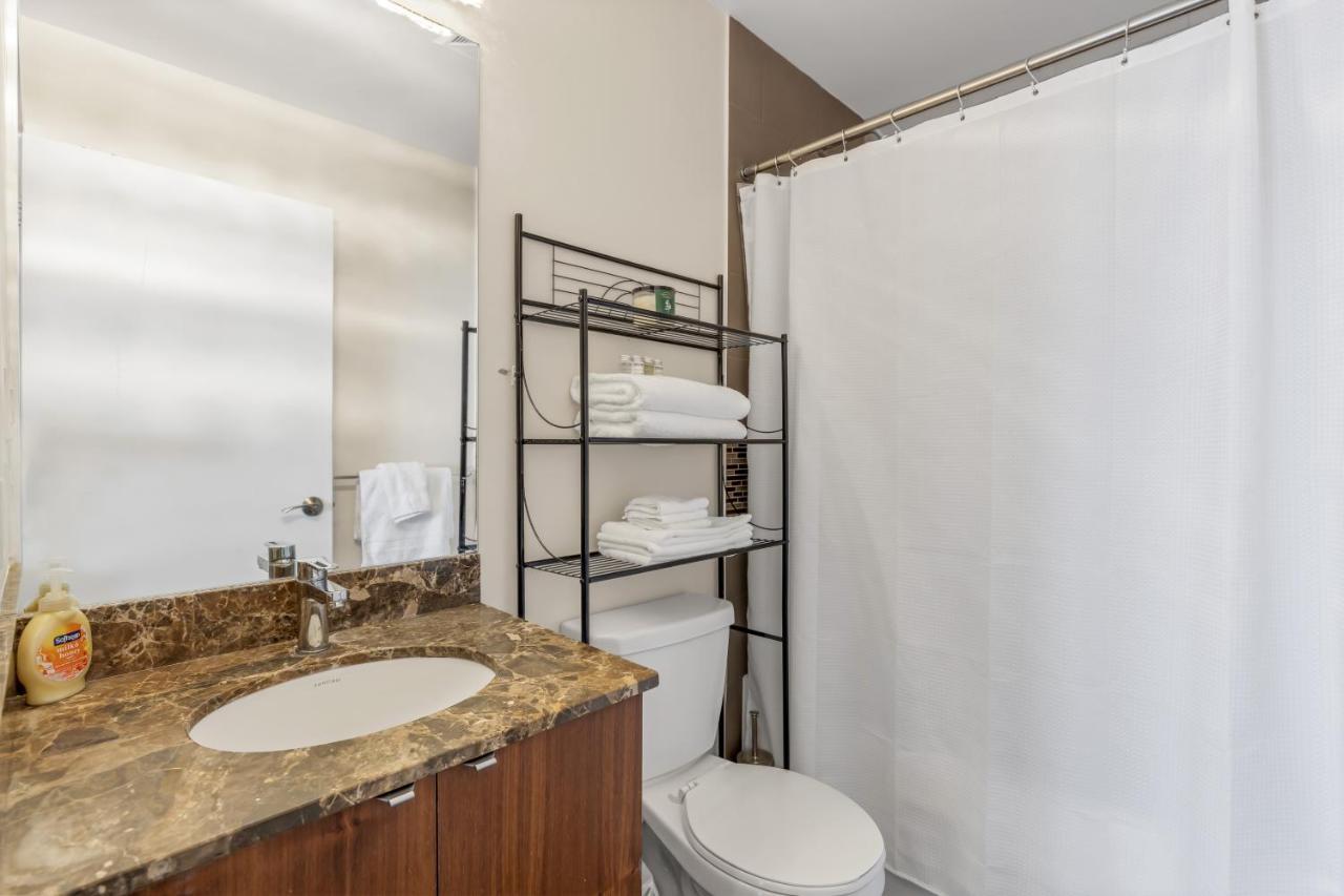 Ultra Luxurious 2.5 Bedroom 2 Full Bathroom 1 Parking Condo Near Sq1 Striking Views 密西沙加 外观 照片